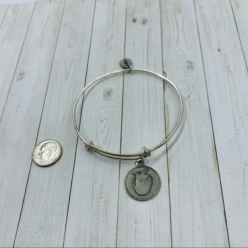 Bella Ryann Apple Bracelet‎